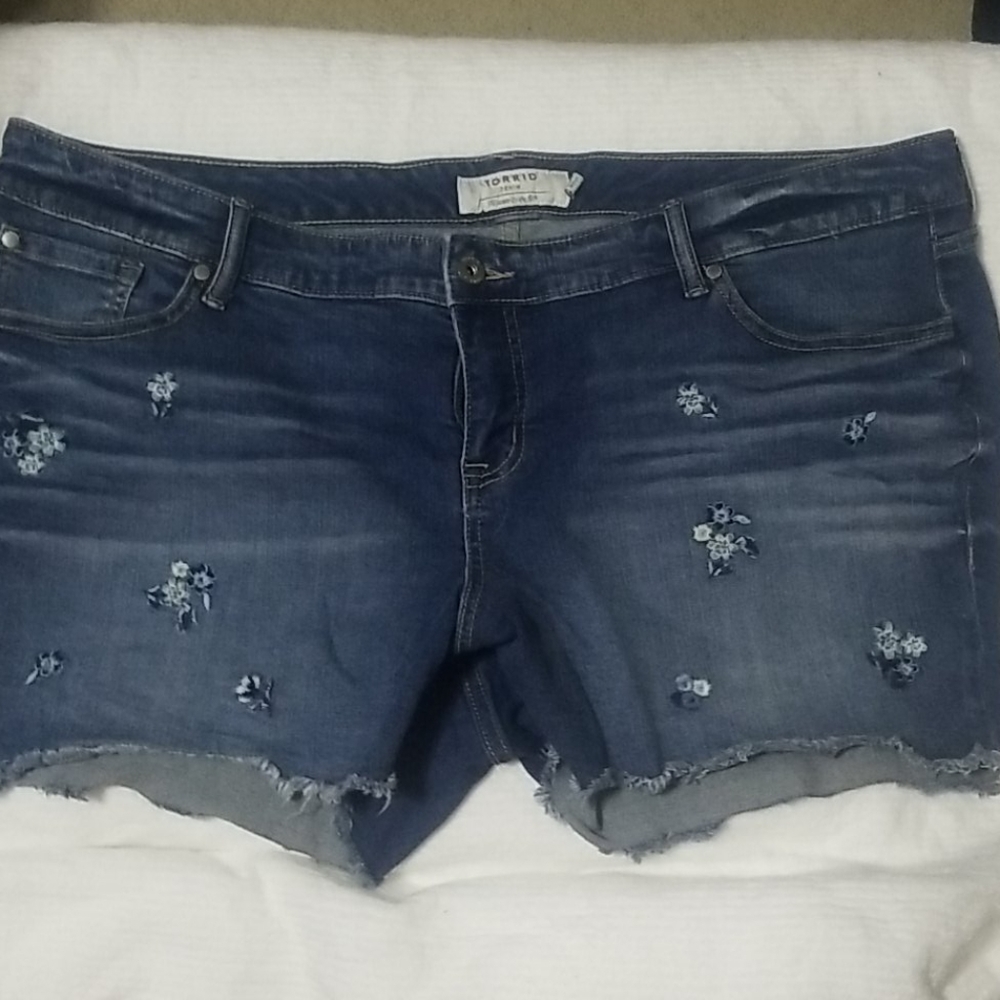 Torrid 3.5 in shorts